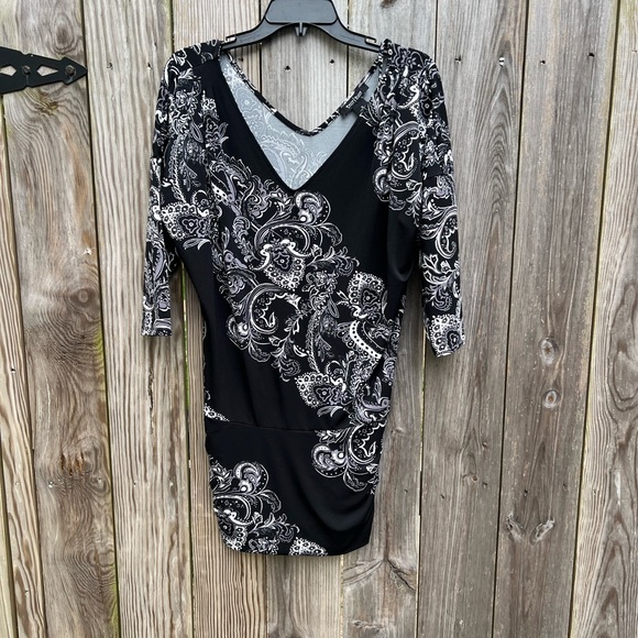 White House Black Market Dresses & Skirts - WHBM Paisley Ruched Dress with V Neck and tie Women’s Small